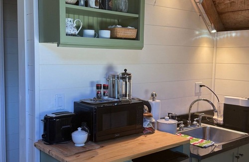 Martinsville Other | Red Peaks – Coastal Getaway for Families & Friends