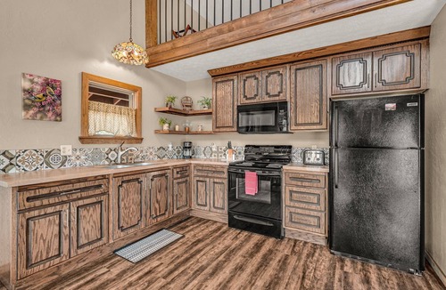 Dora Cabin | Redbud Cabin – Spacious Family Retreat with Loft, Near River & Trails