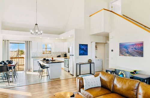 Valle House | Relaxing Family Getaway 27mi to Canyon King AC BBQ WD