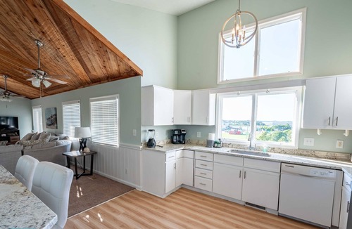The Point House | Relaxing Family Retreat · Poolside Duplex Near the Beach