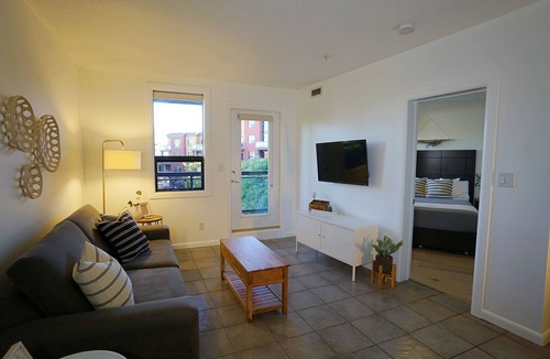 South Pandosy Condo | Relaxing Retreat Overlooking Playa's Quiet 3rd Floor Courtyard