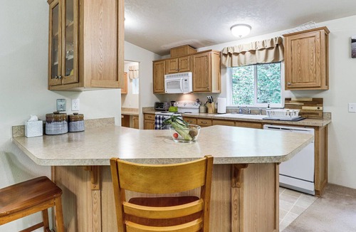 Marion County House | Relaxing Riverfront Getaway w/Fire Pit in Idanha