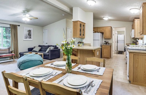 Marion County House | Relaxing Riverfront Getaway w/Fire Pit in Idanha