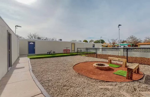 Pueblo Alto Apartment | Remodeled Courtyard Apt w/King Bed, In-Unit W&D