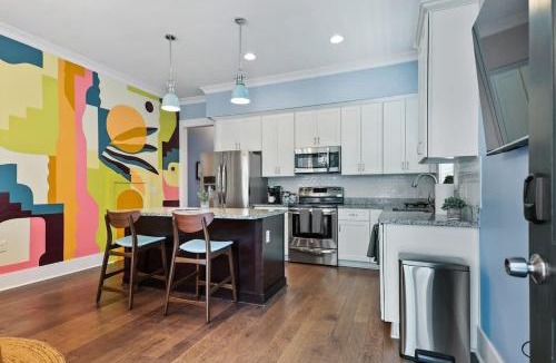Dixon Park House | Renovated Dog Friendly Duplex Near Food & Fun Fully Fenced Yard and Private Parking