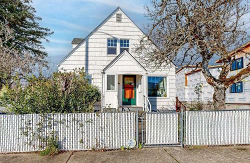 Stevenson House | Renovated home in central location with hot tub theater fast wifi & work desks