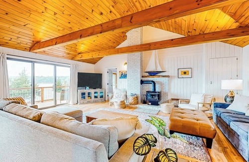 Saint George House | Renovated oceanfront home with stunning view & pebbly beach - snowbird-friendly