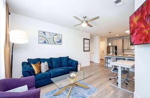 Temple Terrace Apartment | Resort Feel 2BR-KING Bed-Pool-Hot Tub-Gym-Gated-Wifi-Elevator-Pet-Moffitt Cancer