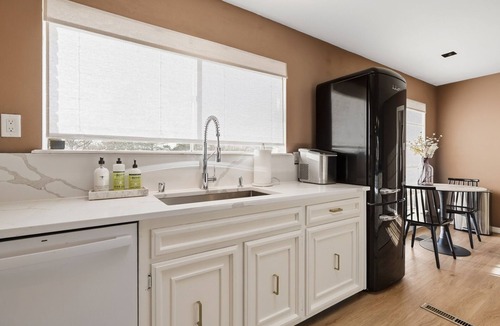 Albuquerque House | Resort Style 5-bedroom house with Heated Pool and Hot Tub in the Foothills