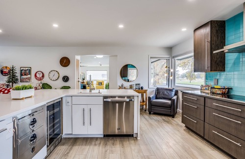 Wichita House | Resort Style FUN-Heated POOL-Pickleball-PuttPutt-Hot Tub-Epic Kitchen-King Beds