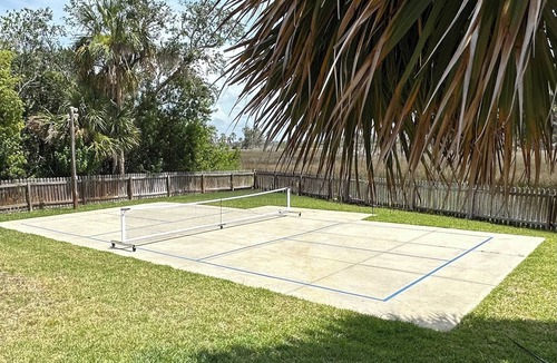 Dixie Shores House | Resort Style Pool, Dock, Pickleball, Kayaks, + so much more!