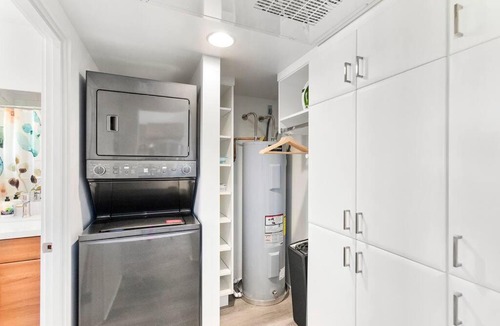 Roosevelt Apartment | Retro Studio in the Heart of DTPH - Very Walkable