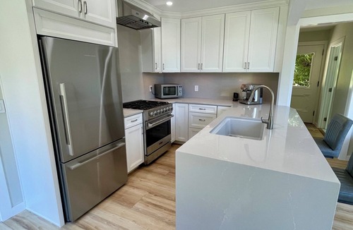 Albion House | Ridge top redwoods, privacy, seclusion, views, 4 miles to ocean, 15min to Mendo