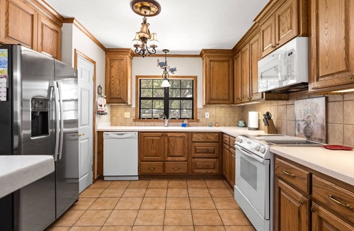 McQueeney House | Right on the Water/Volley Ball/Corn Hole/Fun & Relaxing Lake House in Lake McQ