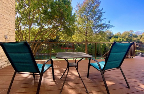 New Braunfels Condo | River City Resorts: INV 115: Free Tubes, On Comal, Walk to Schlitterbahn