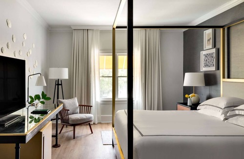 Historic District - North Hotel | River Street Steps Away | Dining. Free Bikes. Pool