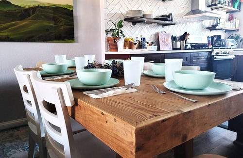 Northeast House | River Terrace Retreat: Free Parking and Garden Views