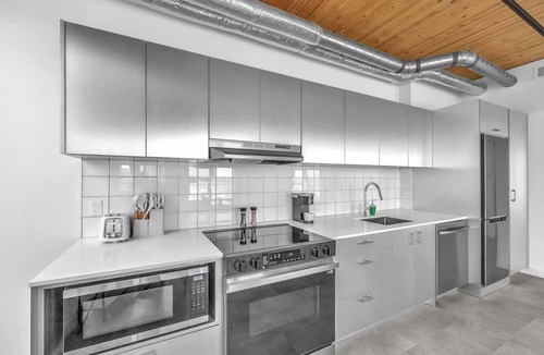 East Village Apartment | River View Apartment w/Sauna & Downtown Access
