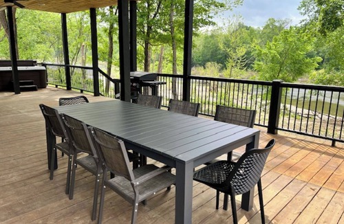 Golden Cabin | RiverBend Haven-Sleeps 8-River Access