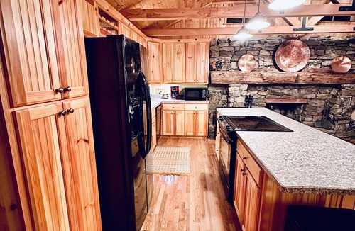 Washington County Cabin | Riverfront 2 Bedroom Cabin on the Nolichucky River