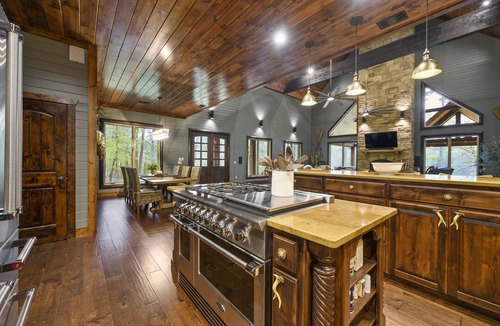 Golden Cabin | Riverfront Cabin-160 acres/Mtn & River Views!Hiking Trails!Kayaks Provided!