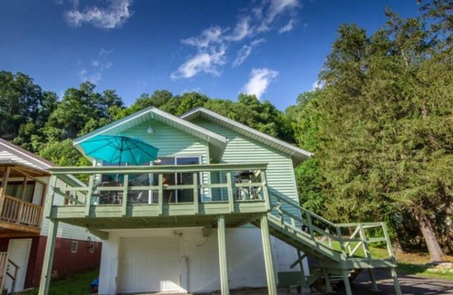 Gauley Bridge Cottage | Riverfront Cottage on the New River Dries
