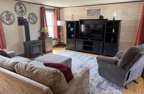Brewer House | Riverfront House in Brewer. Perfect location for the traveling professional.