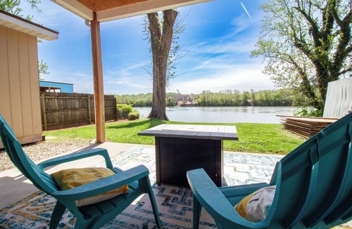 Nitro Cottage | Riverfront Retreat with Dock! Just a few minutes from the local boat ramp