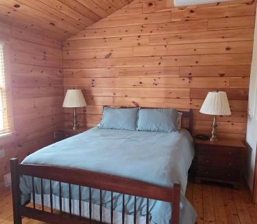 Cushing House | Rivers Edge Cabins - Tranquil Nook