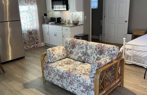 Riverside Heights Cottage | Riverside Casita: semi-private pool, spa, dock, garden oasis, 5 min to downtown!
