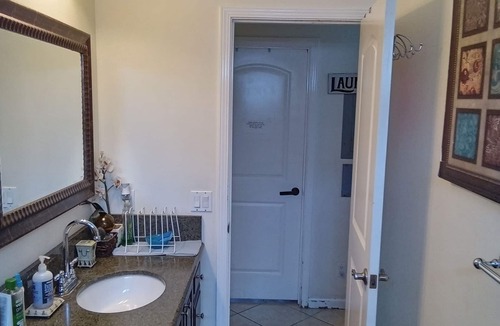 Wailuku Hostel | Robbins Estate