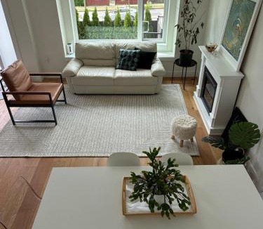 Hastings Villa | Roger & May's Cabin