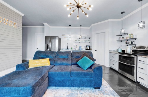 Bates House | Romantic getaway on the Lake! Hot tub, Private fishing dock and Mountain veiws!
