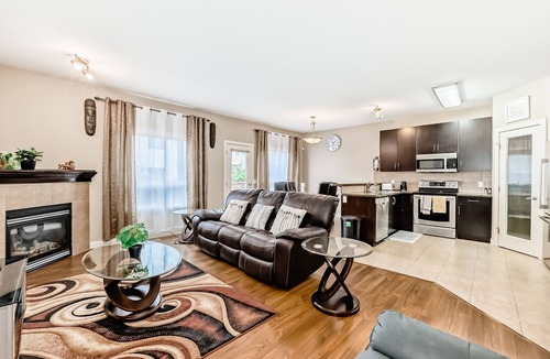 Southwest Calgary House | Rome, Sweet Home. Spacious 4 Bedroom Single detached house - 60 mins to Banff.
