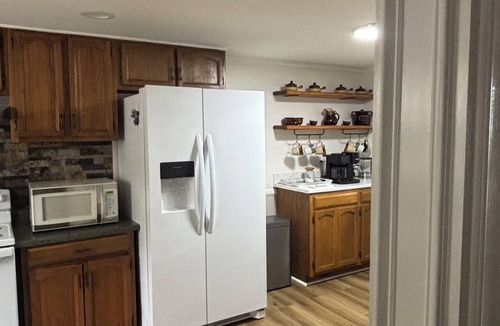 Redstar House | Rose's Hideaway, Sleeps 4+, Large Deck, Fire-Pit, Close to NRG & State Parks