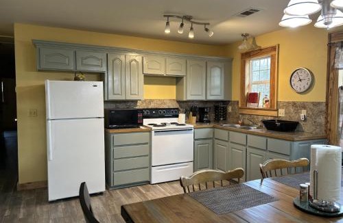 Ozark Ski Chalet | Round the Bend Cabin