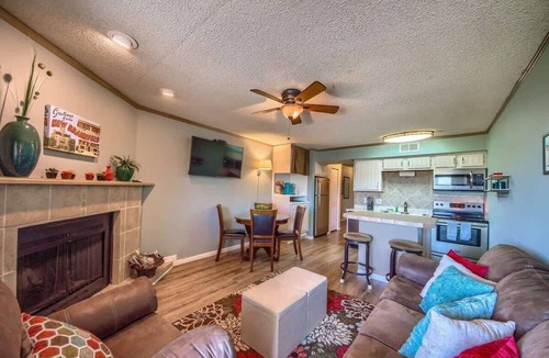 New Braunfels Condo | RRC A305 Riverpalooza On the Comal