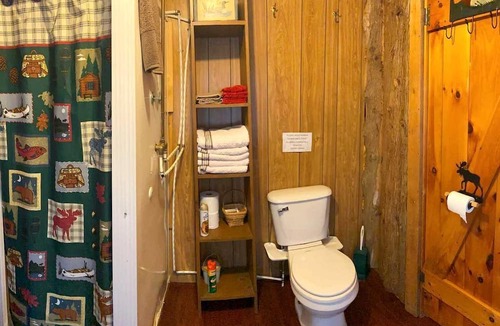 Pleasant Ridge Cabin | Rustic Cabin Rental with Excellent Hiking Trail Access near Augusta, Maine