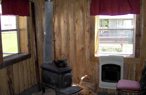 Pleasant Ridge Cabin | Rustic Cabin Rental with Excellent Hiking Trail Access near Augusta, Maine