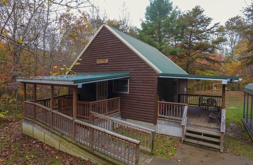 Nelsonville Cabin | Rustic Hawk's Nest Cabin Nestled in the Woods located near Hocking Hills