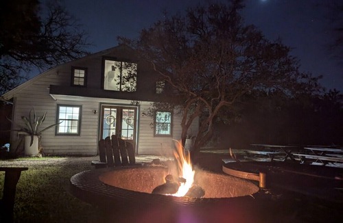 San Marcos House | ⭐️Rustic Hill Country Barn retreat on acreage⭐️