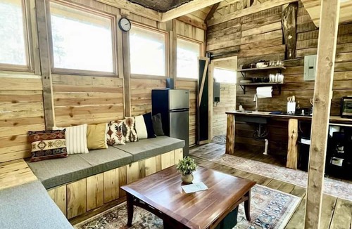 Boles Cabin | Rustic Tree House Nestled in the Heart of Ouachita National Forest, Arkansas