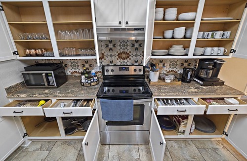 North San Antonio - SAT House | SA Golf Home Nr Six Flags | Wi-Fi | BBQ | Games