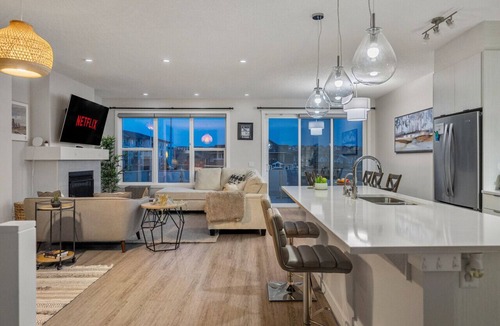 Sage Hill House | Sage Hill Home » King Bed » Fireplace