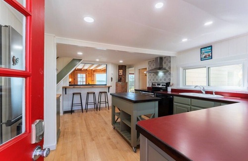 Stockton Springs House | Sandy Point Cottage-Oceanfront!