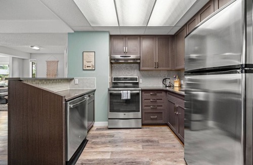Bridgeland House | Scarlett Manor | Funky 1 BR Century Home-Near DT, C-train