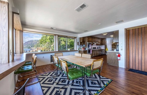 Underwood Cottage | Scenic Columbia Gorge Riverfront Cottage Near Hood River Oregon