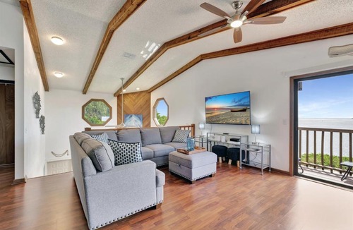 Oldsmar House | Scenic Waterfront Getaway Private Stay
