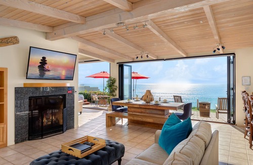 Leucadia House | Seaside Luxury Duplex with Putting Green E950-0