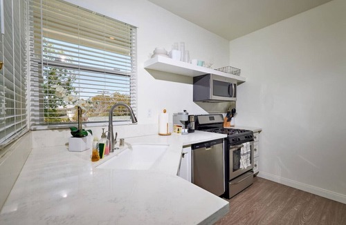 South Oceanside Apartment | Seaview Sunset - Close to beaches & restaurants!